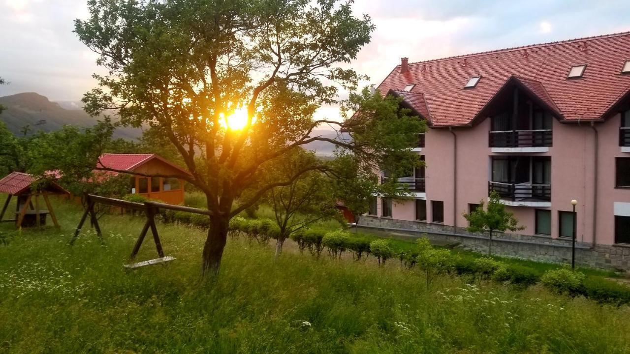 Hotel Sofia Бран Экстерьер фото