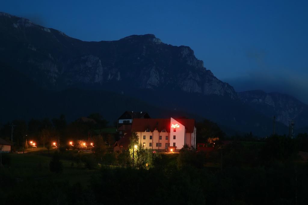 Hotel Sofia Бран Экстерьер фото